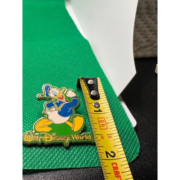 2002 Vtg Walt Disney World WDW Donald Duck Disney trading Pin badge - Picture 7 of 10